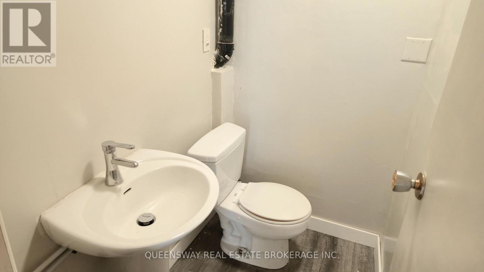 321 Robert Street, Hamilton, Ontario  L8L 2R8 - Photo 10 - X12426439