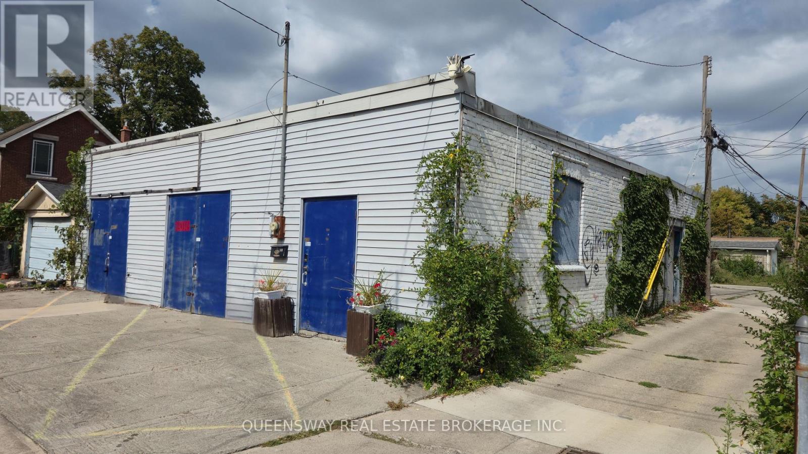 321 Robert Street, Hamilton, Ontario  L8L 2R8 - Photo 3 - X12426439