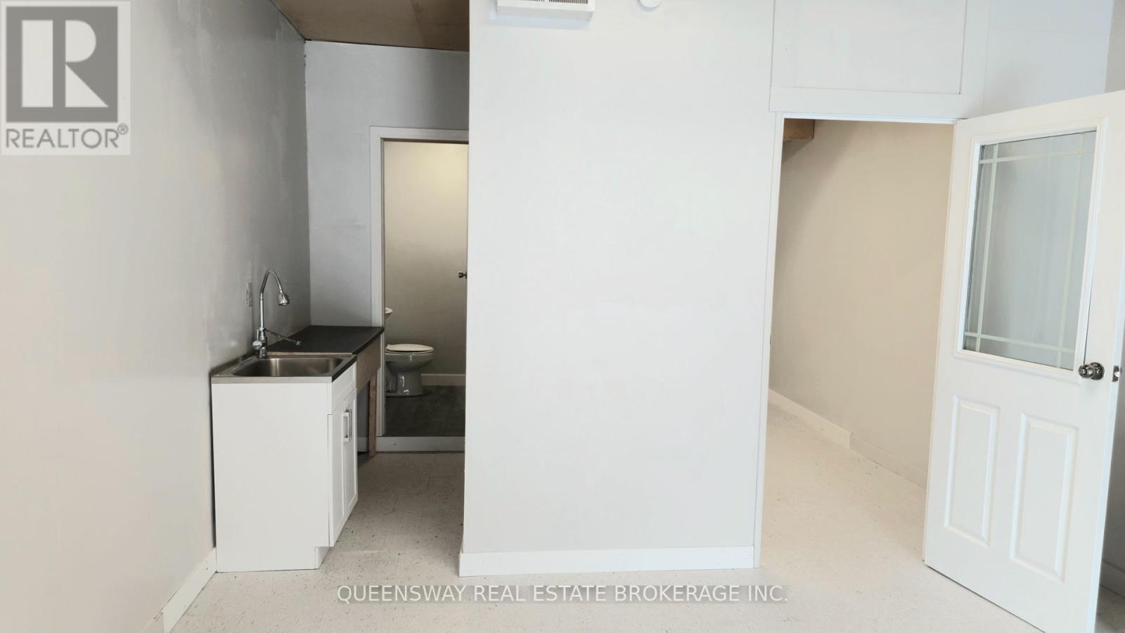 321 Robert Street, Hamilton, Ontario  L8L 2R8 - Photo 7 - X12426439