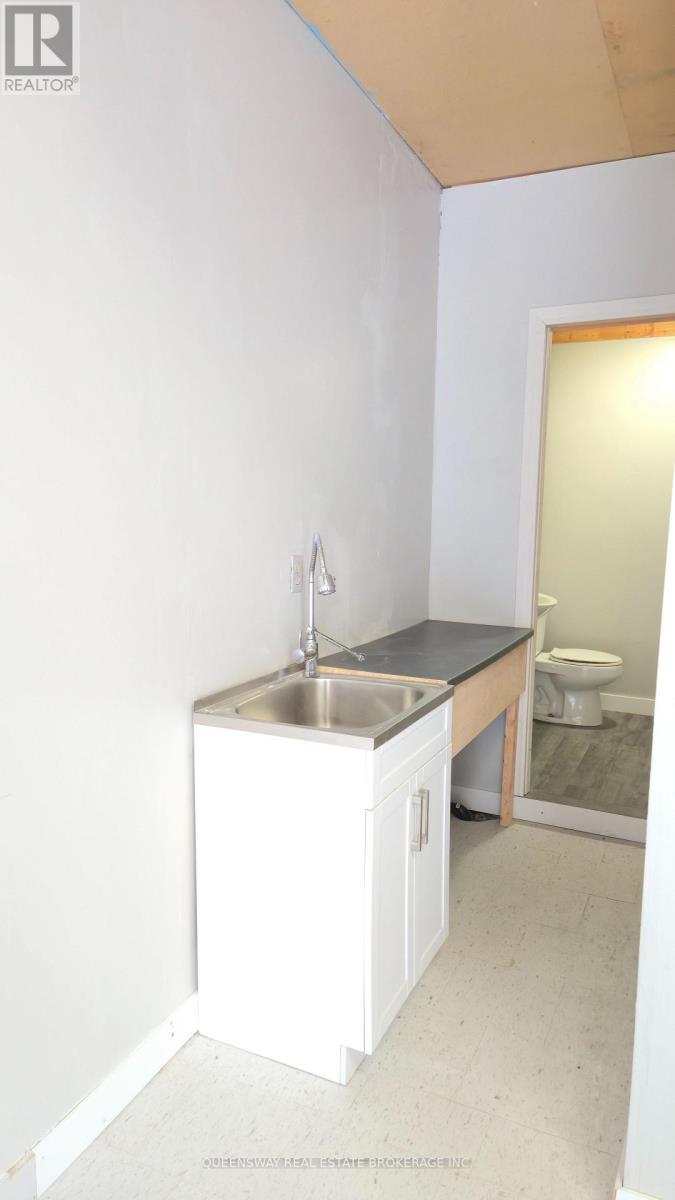 321 Robert Street, Hamilton, Ontario  L8L 2R8 - Photo 8 - X12426439