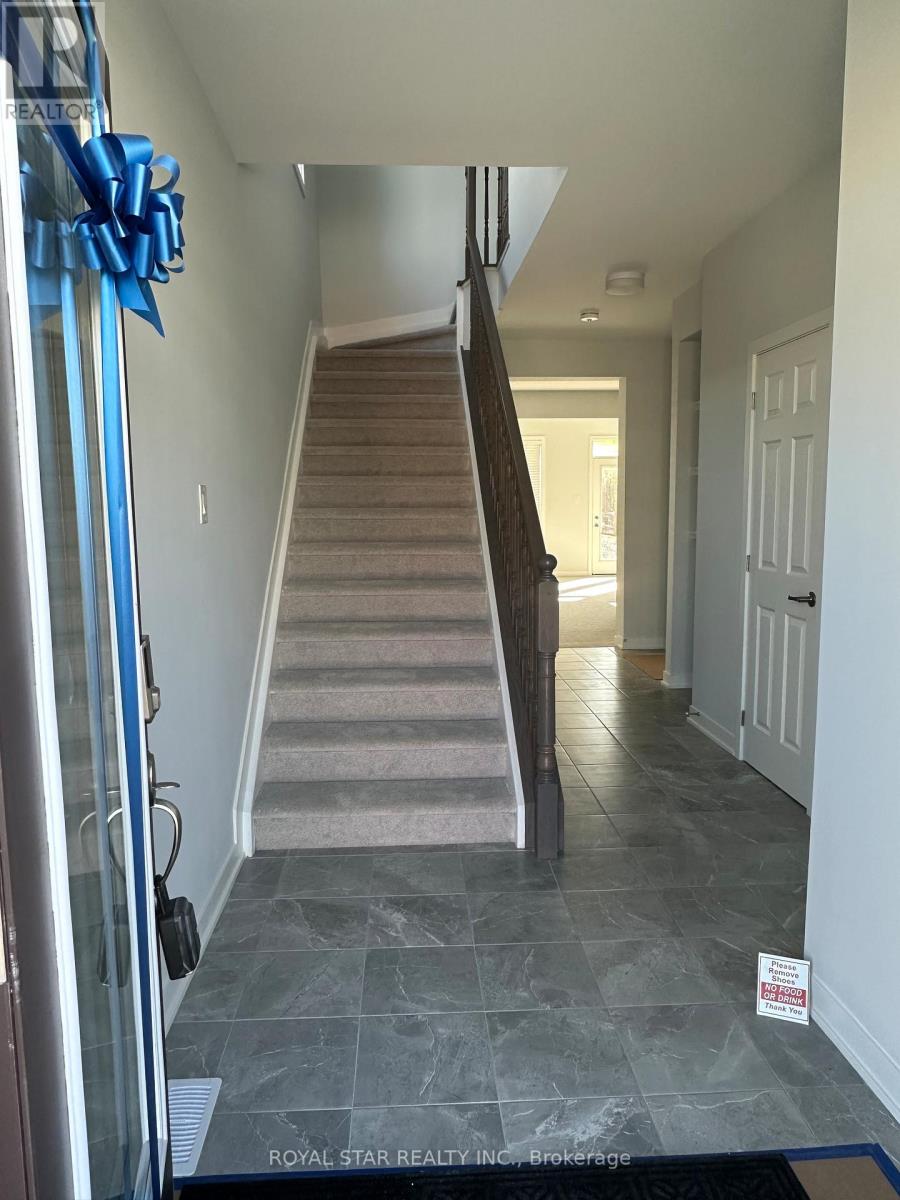 238 Billrian Crescent, Ottawa, Ontario  K2S 3A5 - Photo 4 - X12426461