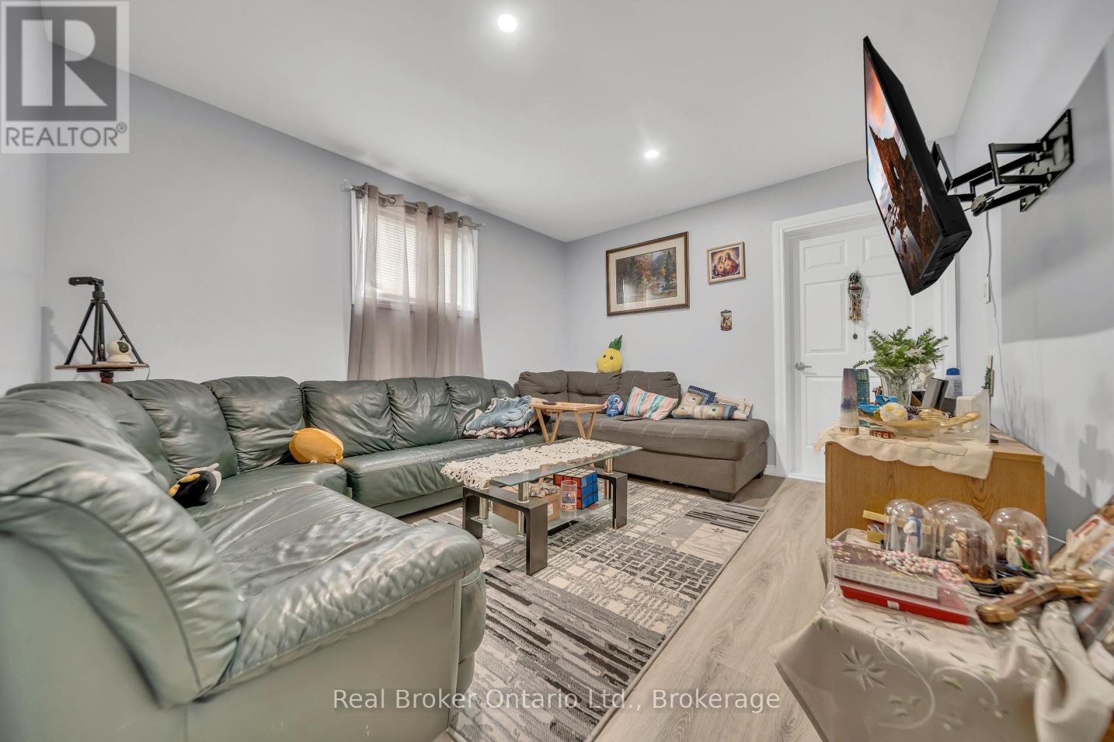 5464 Lewis Avenue, Niagara Falls, Ontario  L2G 3R7 - Photo 11 - X12424757