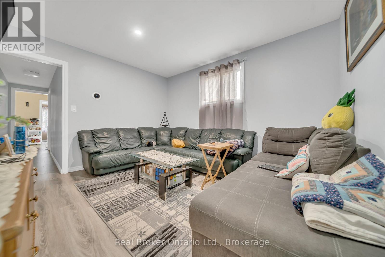 5464 Lewis Avenue, Niagara Falls, Ontario  L2G 3R7 - Photo 8 - X12424757