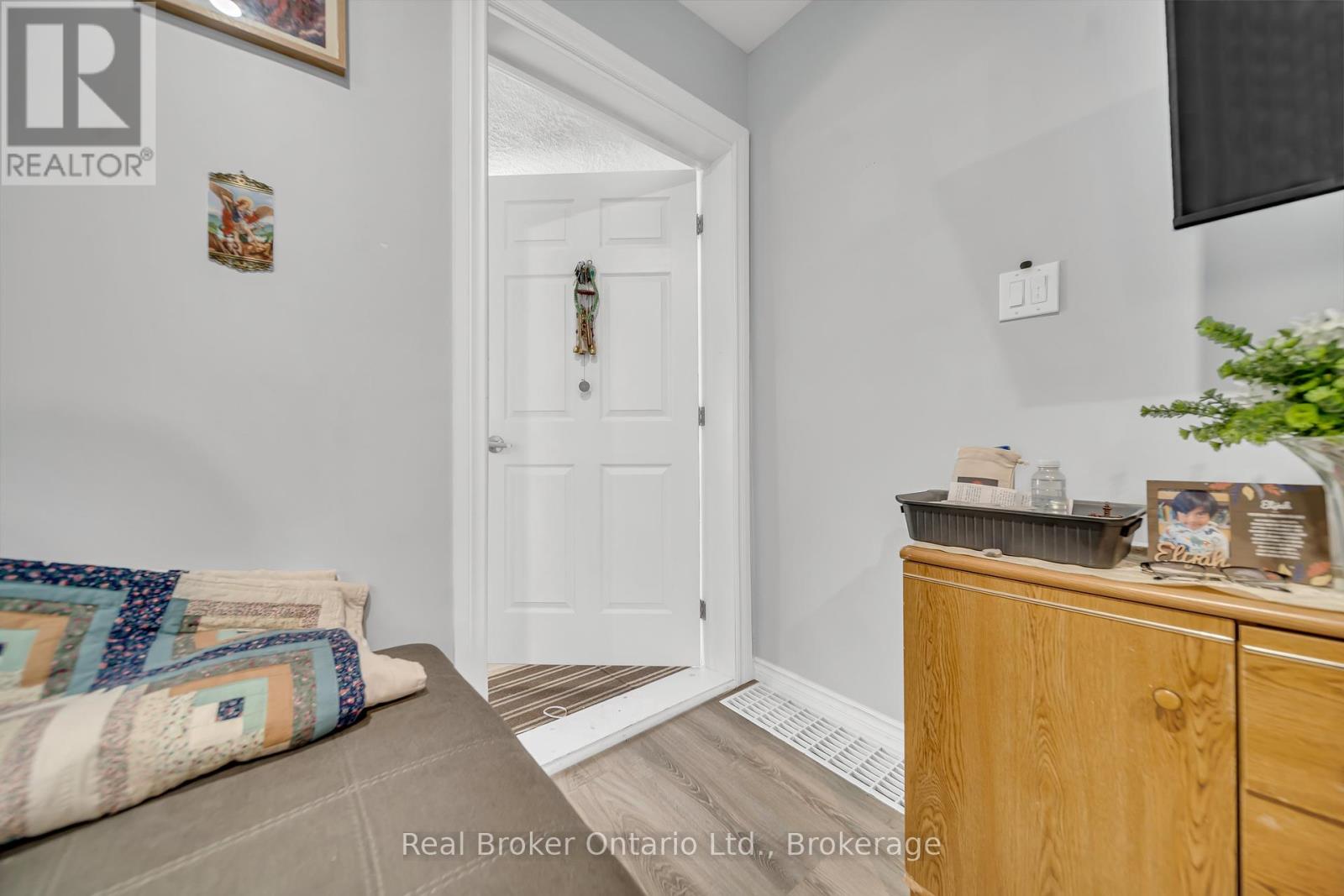 5464 Lewis Avenue, Niagara Falls, Ontario  L2G 3R7 - Photo 9 - X12424757