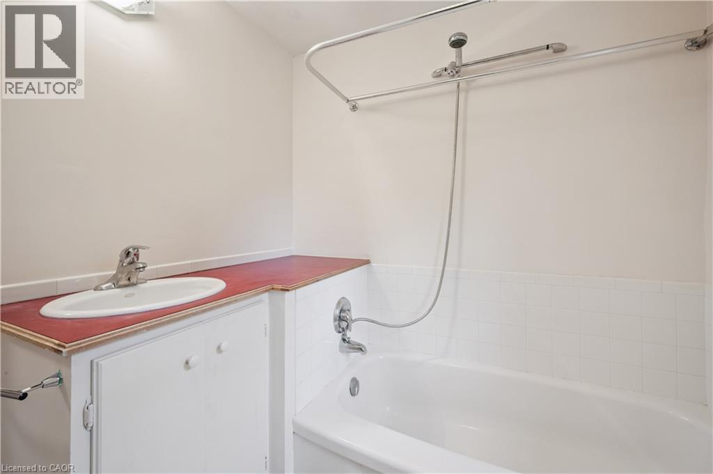 103 Dunbar Road S, Waterloo, Ontario  N2L 2E4 - Photo 32 - 40762642