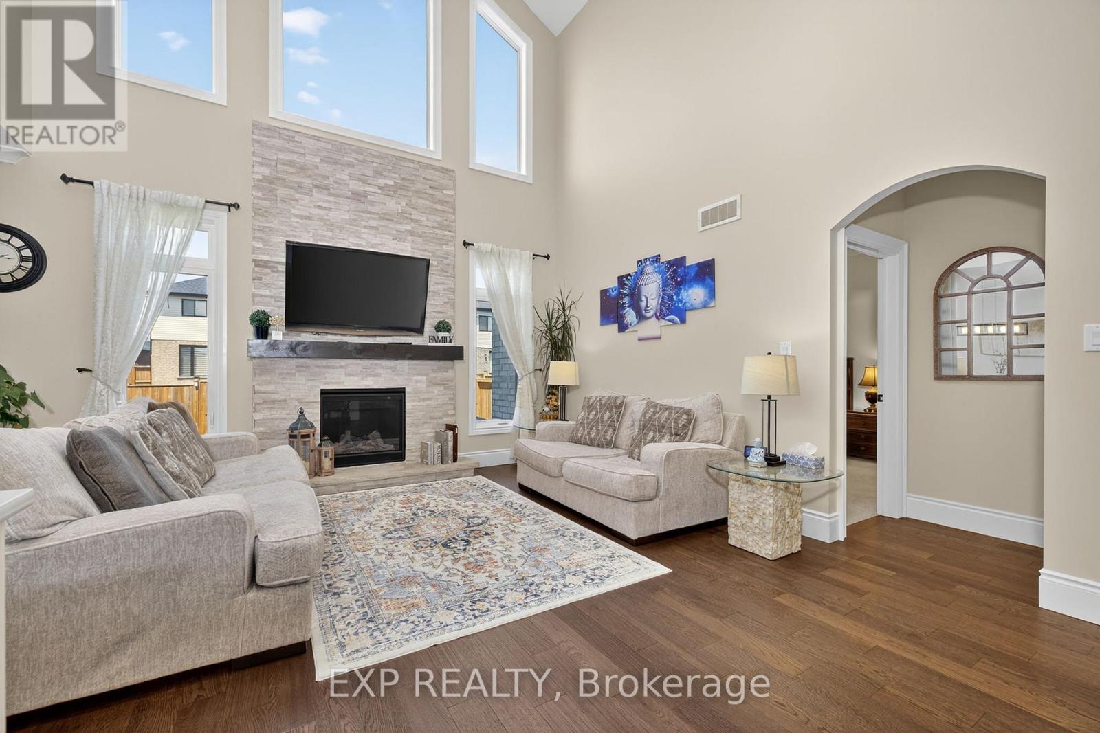 116 Spencer Avenue, Lucan Biddulph, Ontario  N0M 2J0 - Photo 2 - X12426635