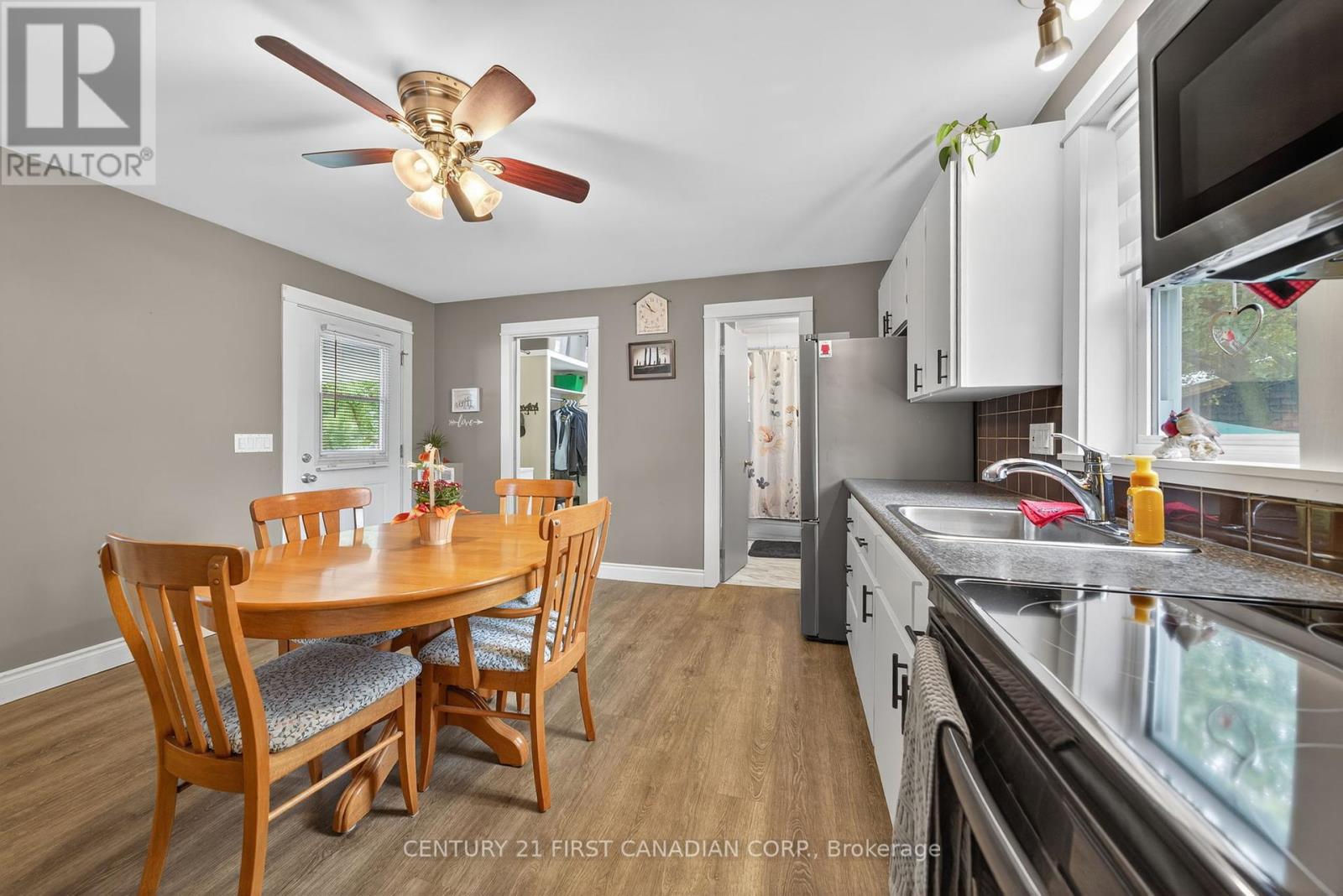 139 Centre Street, South Huron, Ontario  N0M 1N0 - Photo 6 - X12426643