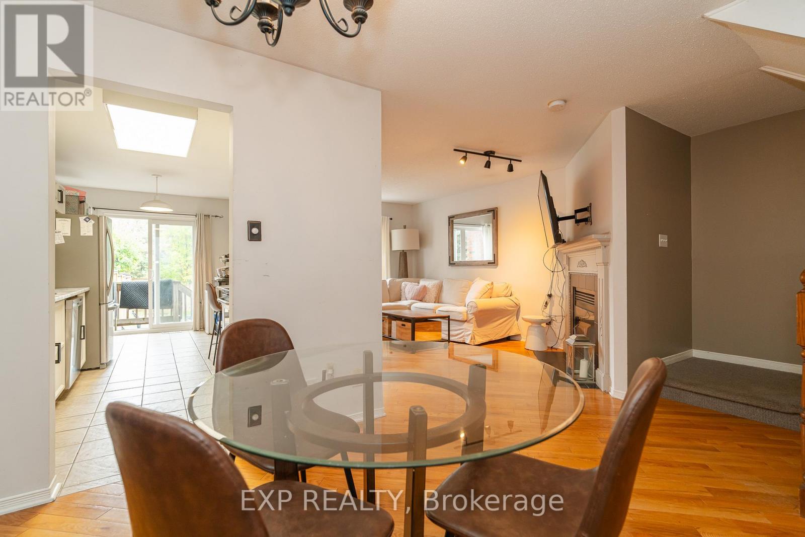 86 Furlong Crescent, Ottawa, Ontario  K2M 2H9 - Photo 10 - X12426628