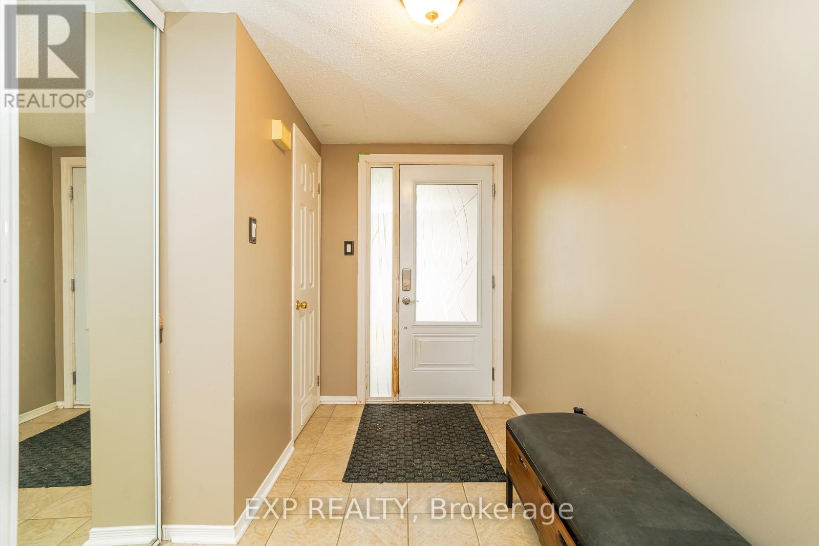 86 Furlong Crescent, Ottawa, Ontario  K2M 2H9 - Photo 3 - X12426628