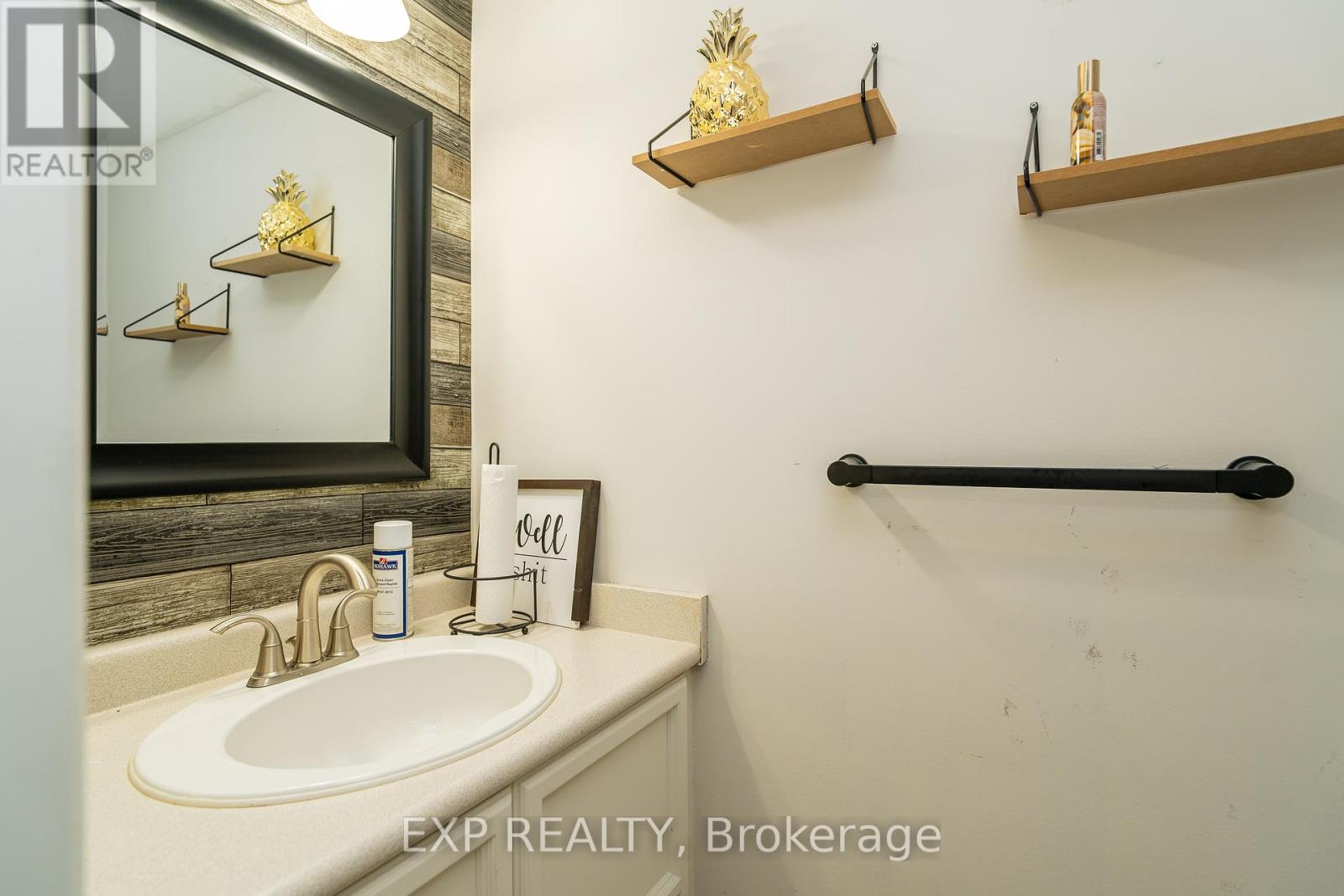 86 Furlong Crescent, Ottawa, Ontario  K2M 2H9 - Photo 5 - X12426628