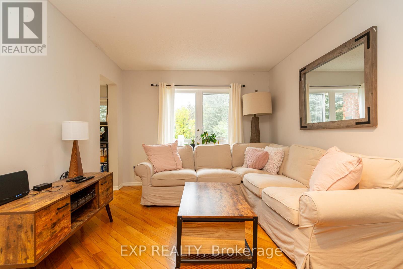 86 Furlong Crescent, Ottawa, Ontario  K2M 2H9 - Photo 8 - X12426628