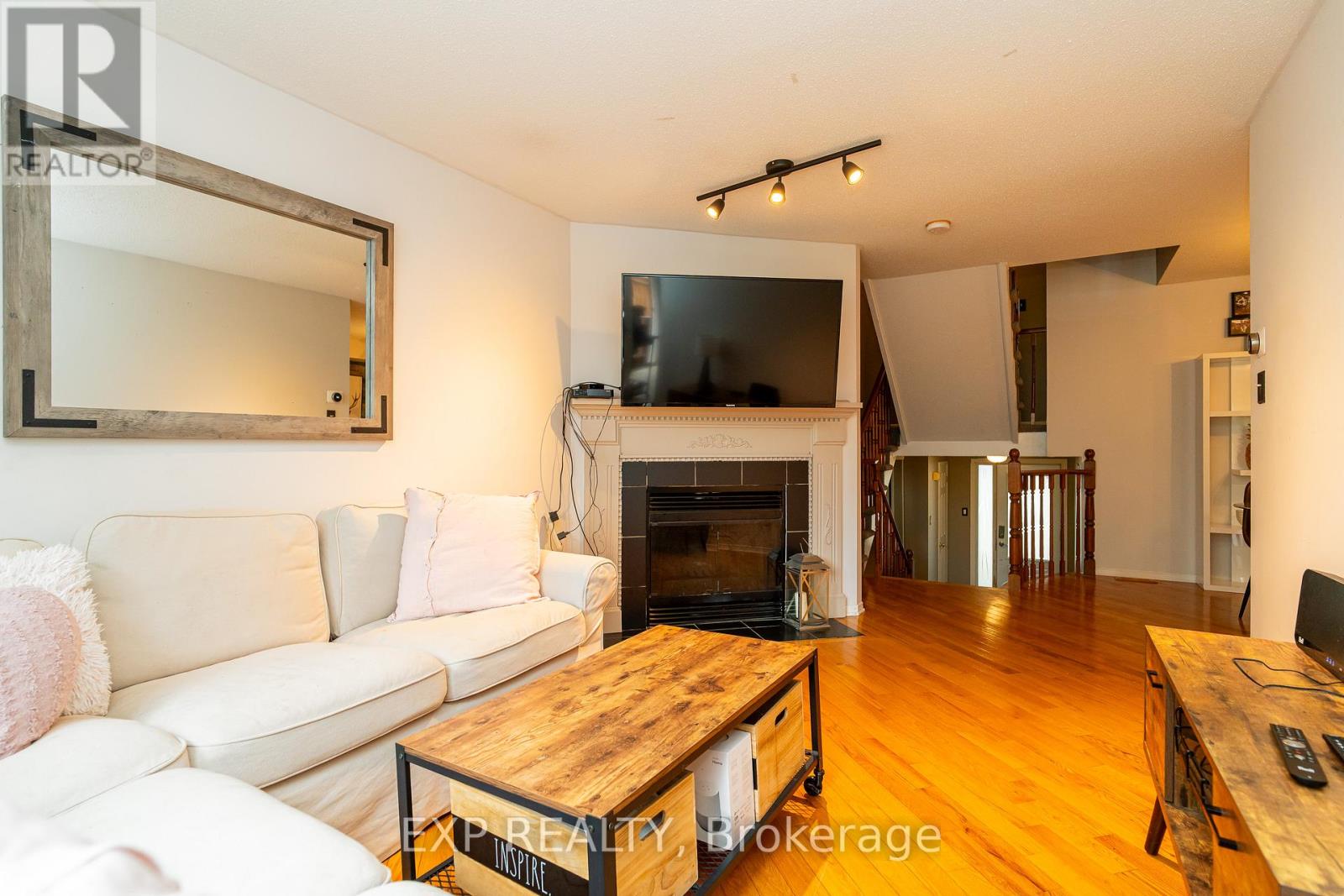 86 Furlong Crescent, Ottawa, Ontario  K2M 2H9 - Photo 9 - X12426628