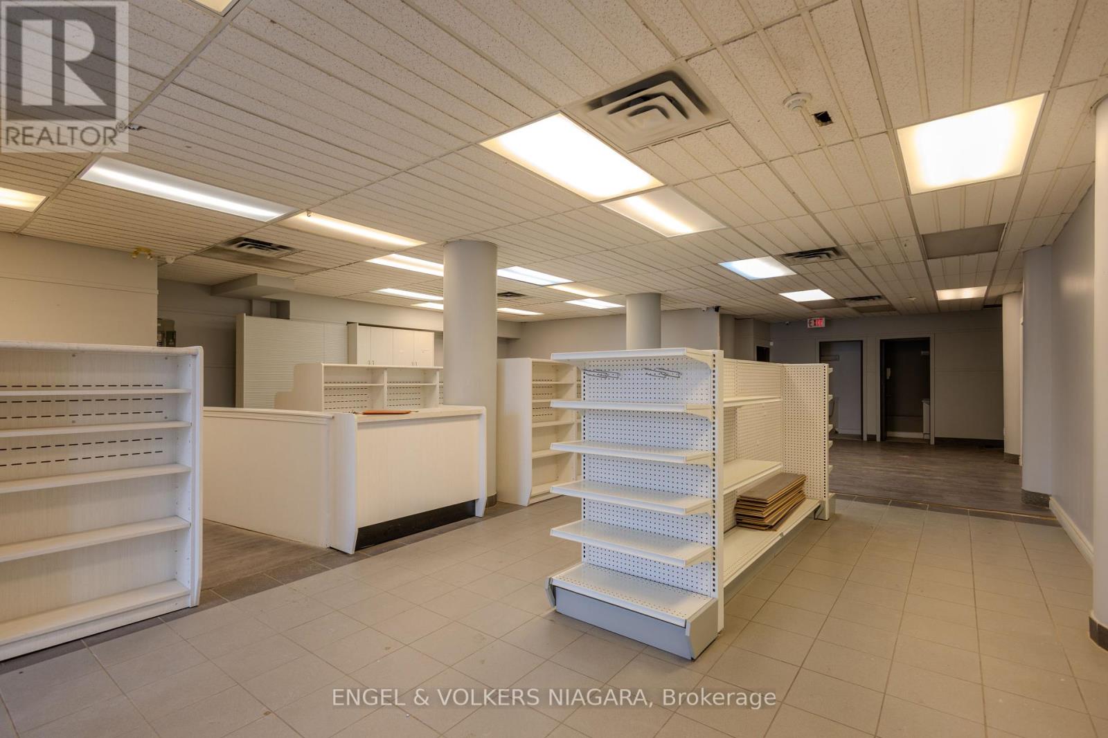 4796 Victoria Avenue, Niagara Falls, Ontario  L2E 1W6 - Photo 15 - X12426679