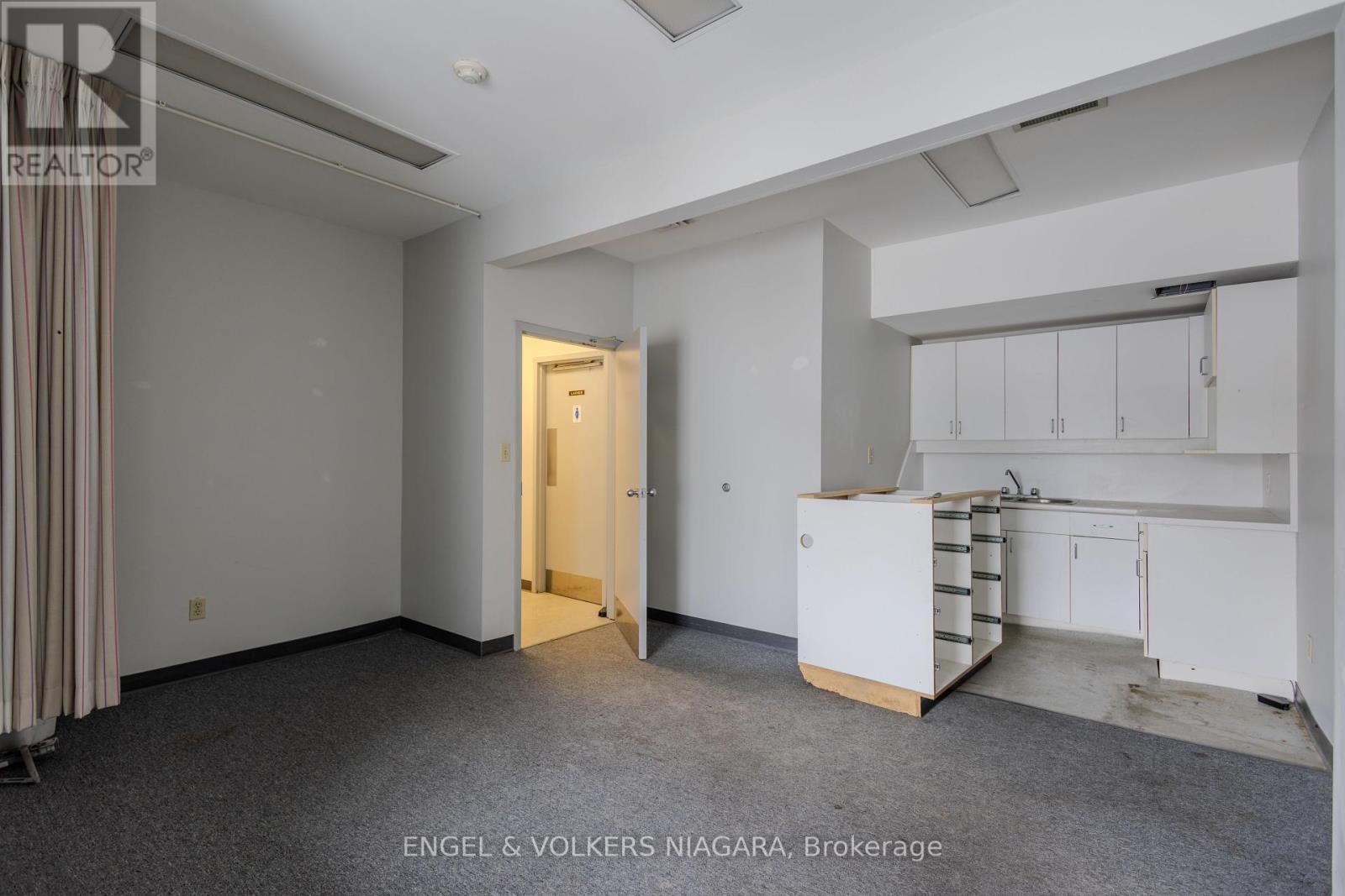 4796 Victoria Avenue, Niagara Falls, Ontario  L2E 1W6 - Photo 21 - X12426679