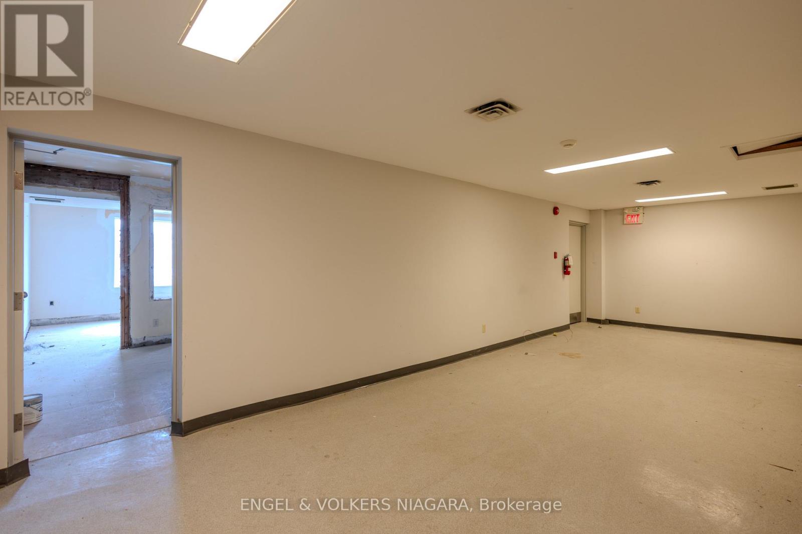 4796 Victoria Avenue, Niagara Falls, Ontario  L2E 1W6 - Photo 23 - X12426679