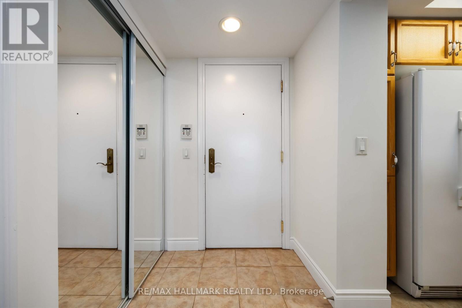705 - 880 Grandview Way, Toronto, Ontario  M2N 7B2 - Photo 3 - C12426515
