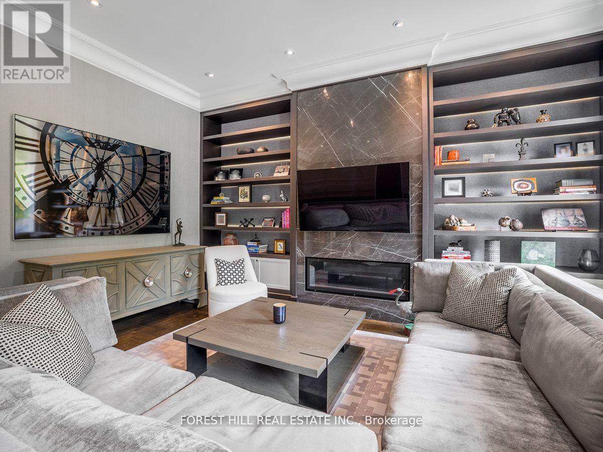 19 Vesta Drive, Toronto, Ontario  M5P 2Z4 - Photo 3 - C12426589