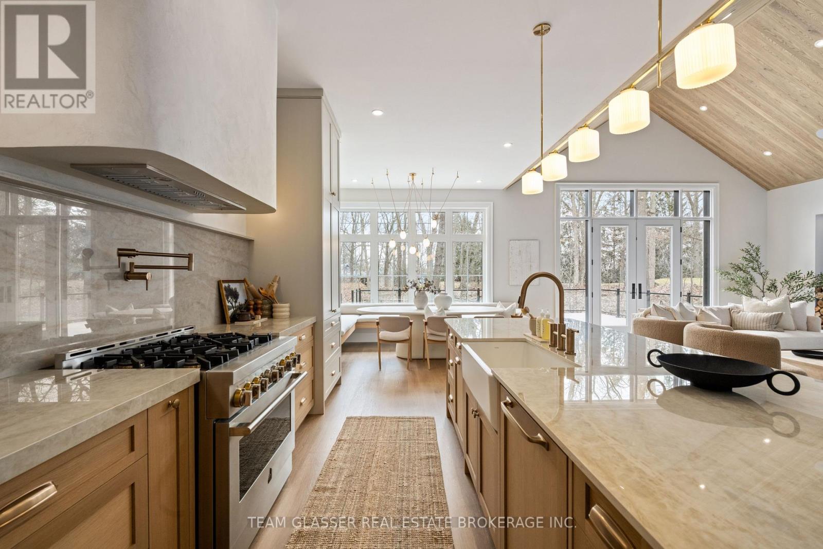 10099 Pinery Bluffs Road, Lambton Shores, Ontario  N0M 1T0 - Photo 14 - X12264529