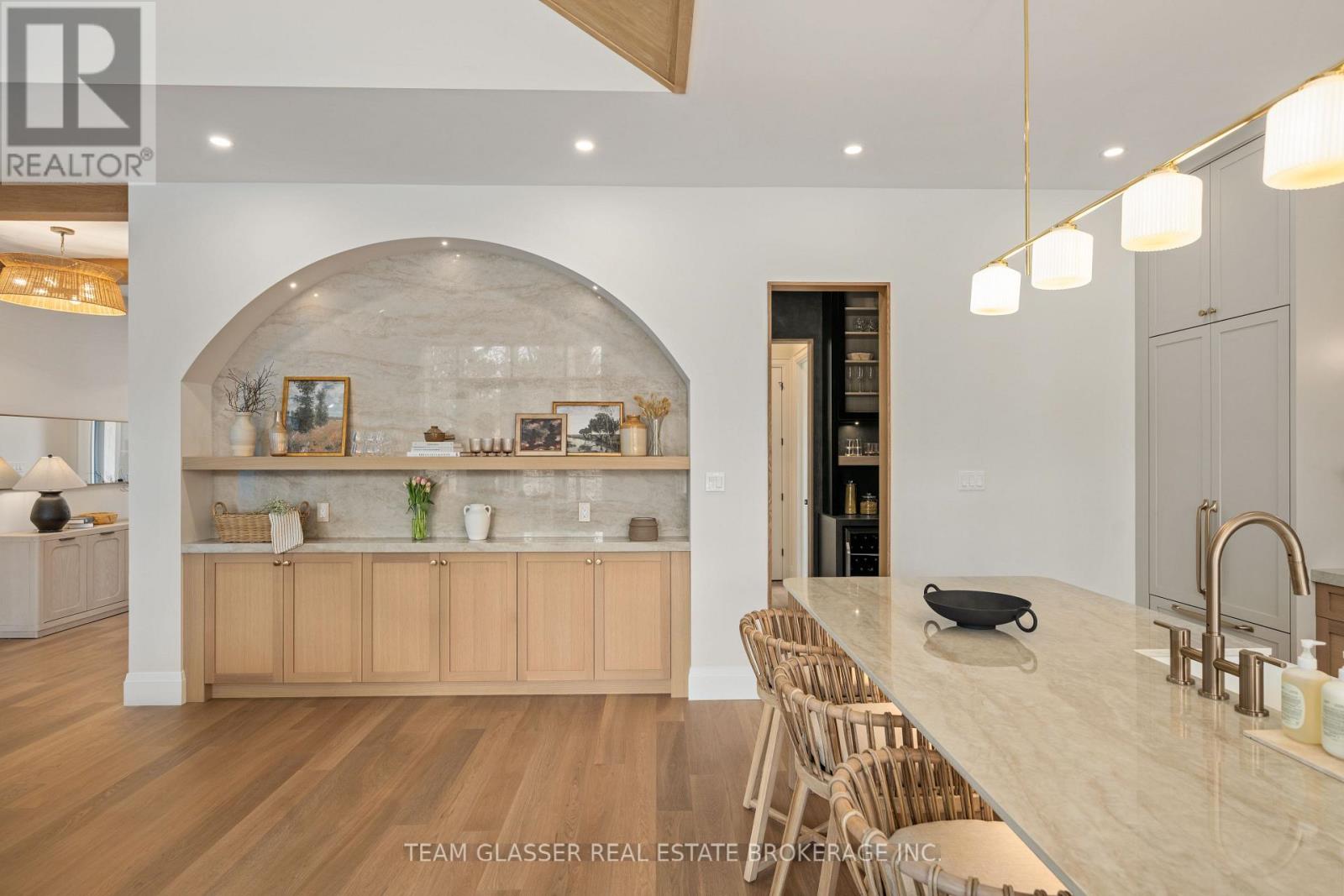 10099 Pinery Bluffs Road, Lambton Shores, Ontario  N0M 1T0 - Photo 16 - X12264529