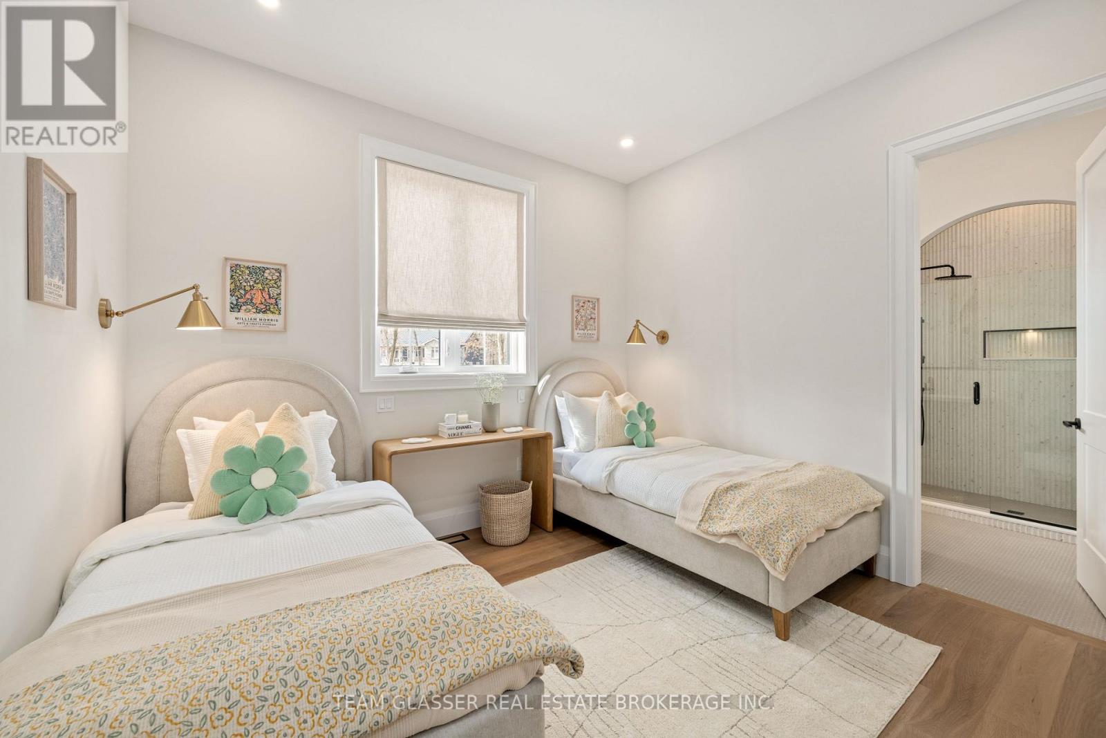 10099 Pinery Bluffs Road, Lambton Shores, Ontario  N0M 1T0 - Photo 38 - X12264529