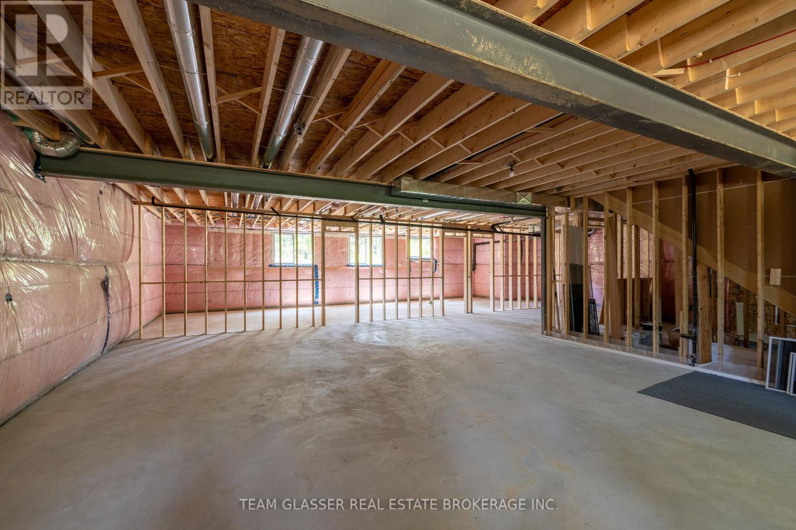 10099 Pinery Bluffs Road, Lambton Shores, Ontario  N0M 1T0 - Photo 46 - X12264529