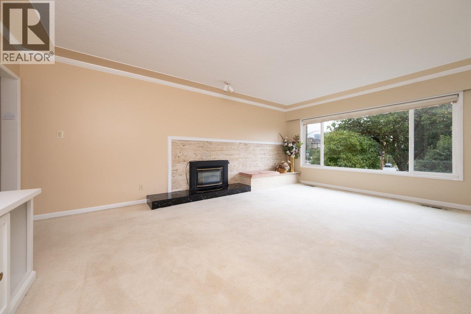 775 Esmond Avenue, Burnaby, British Columbia  V5C 4K4 - Photo 3 - R3052251