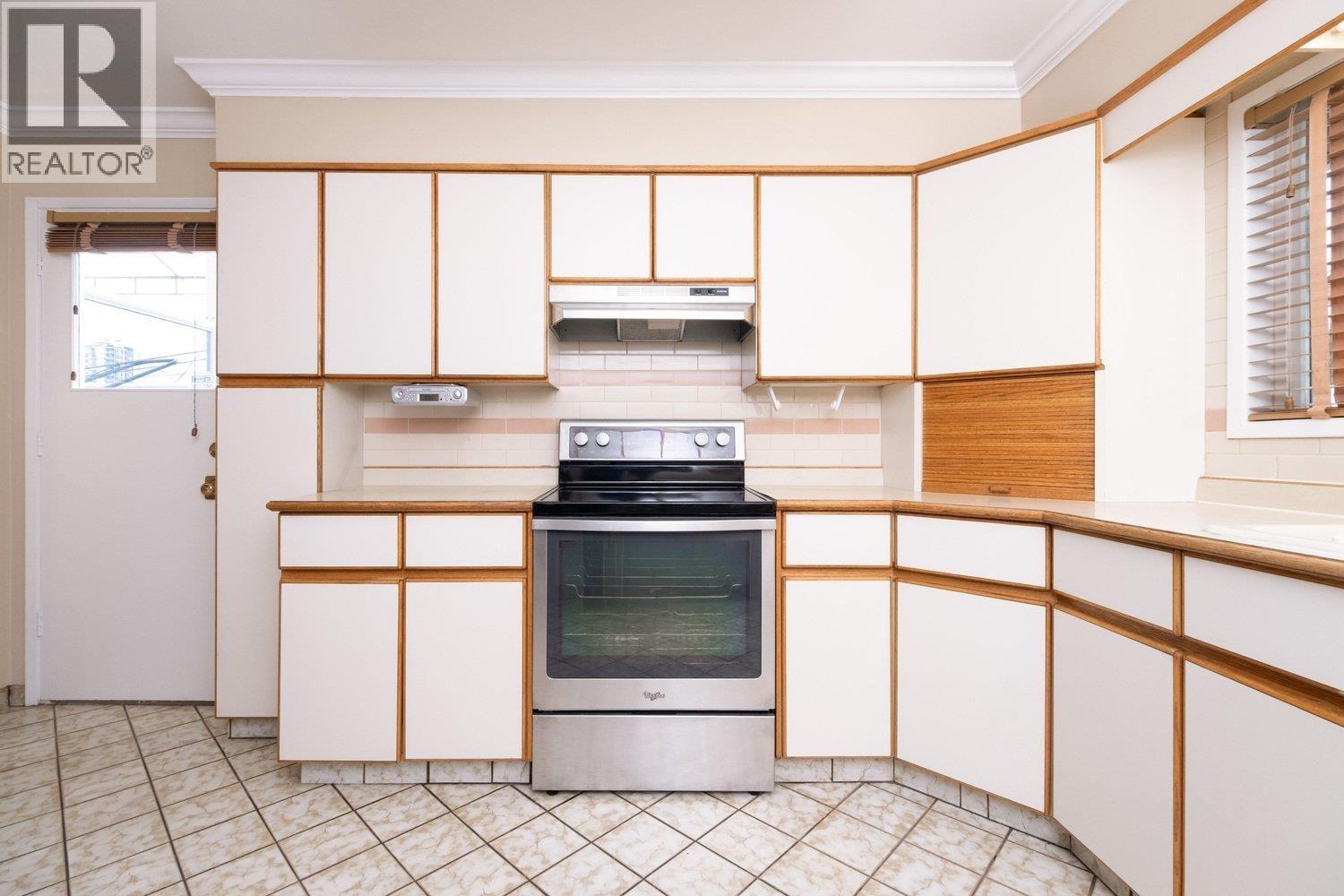 775 Esmond Avenue, Burnaby, British Columbia  V5C 4K4 - Photo 6 - R3052251