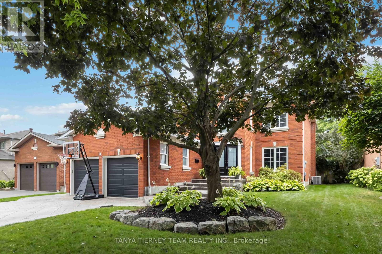 8 GOWAN DRIVE, Whitby, Ontario