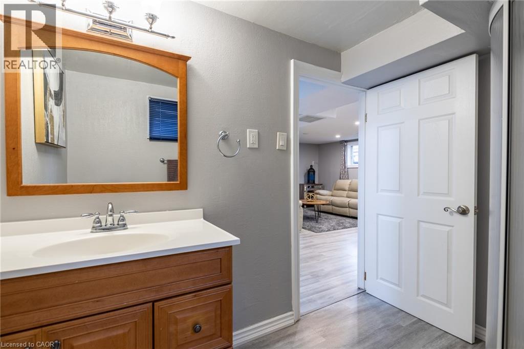 5 Twinoaks Crescent, Stoney Creek, Ontario  L8J 2E6 - Photo 27 - 40773645