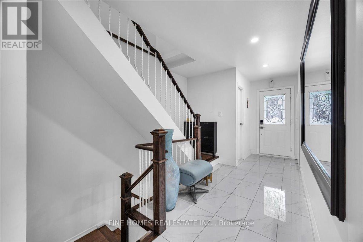 24 New Havens Way, Markham, Ontario  L3T 5G2 - Photo 4 - N12426489