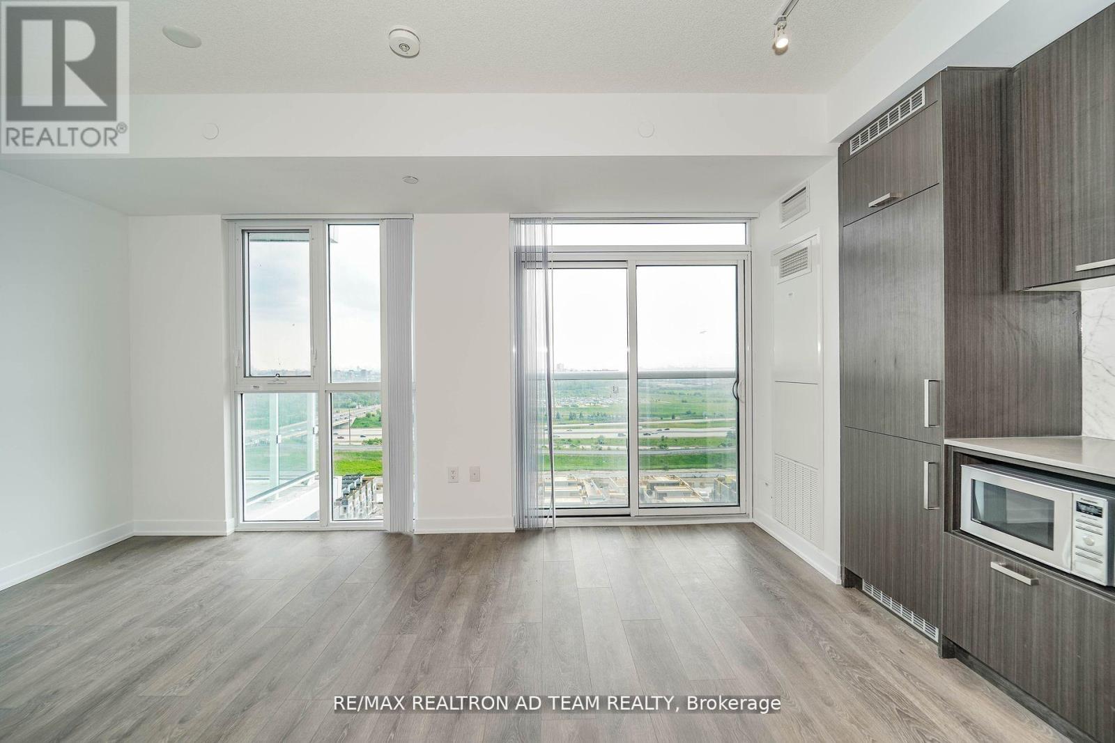 2003 - 38 Honeycrisp Crescent, Vaughan, Ontario  L4K 0M8 - Photo 12 - N12426550