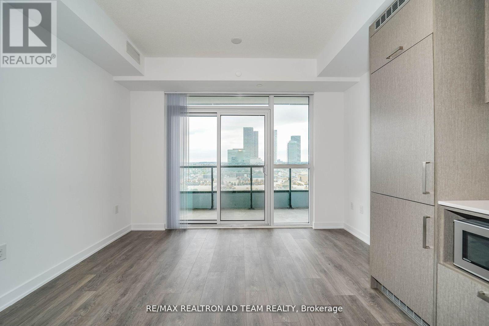 1017 - 38 Honeycrisp Crescent, Vaughan, Ontario  L4K 0M8 - Photo 11 - N12426553