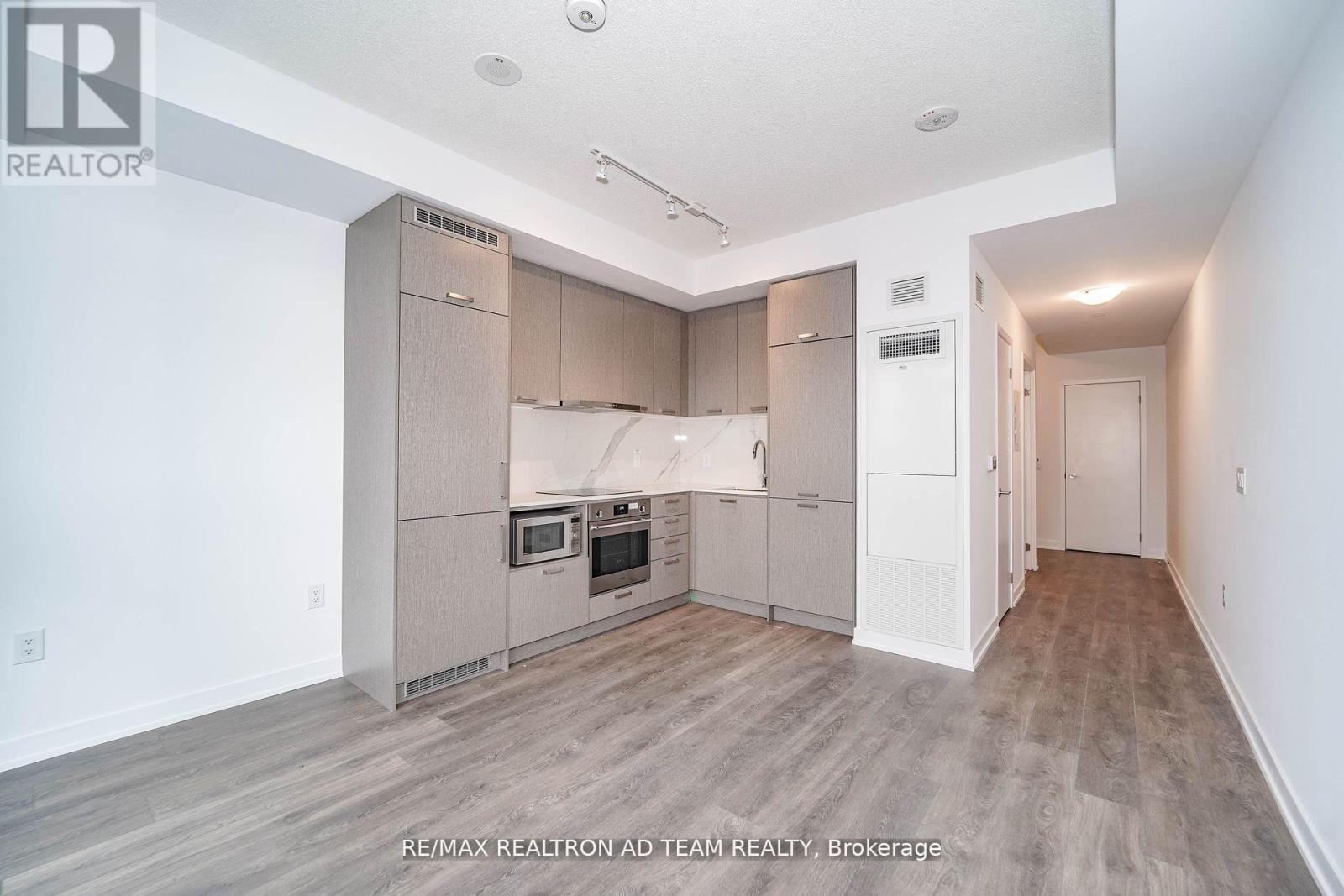 1017 - 38 Honeycrisp Crescent, Vaughan, Ontario  L4K 0M8 - Photo 13 - N12426553