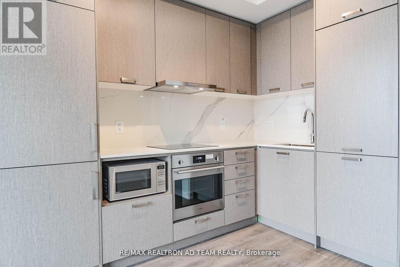 1017 - 38 Honeycrisp Crescent, Vaughan, Ontario  L4K 0M8 - Photo 15 - N12426553