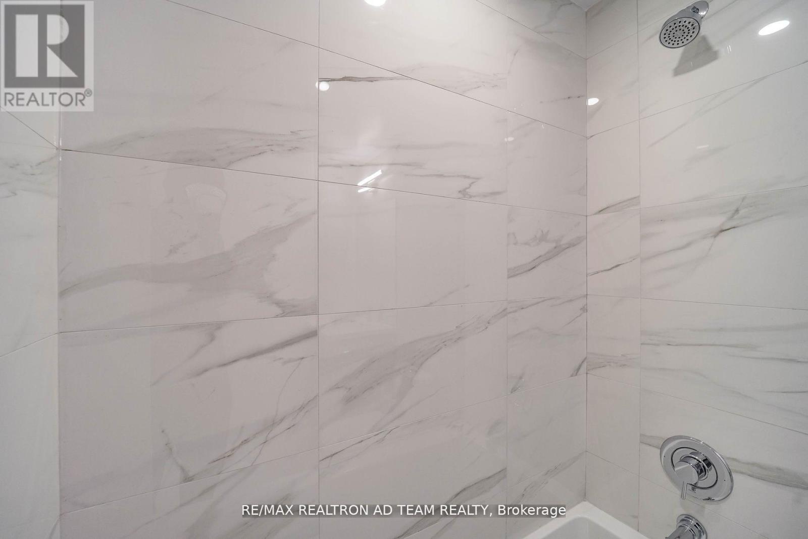 1017 - 38 Honeycrisp Crescent, Vaughan, Ontario  L4K 0M8 - Photo 18 - N12426553