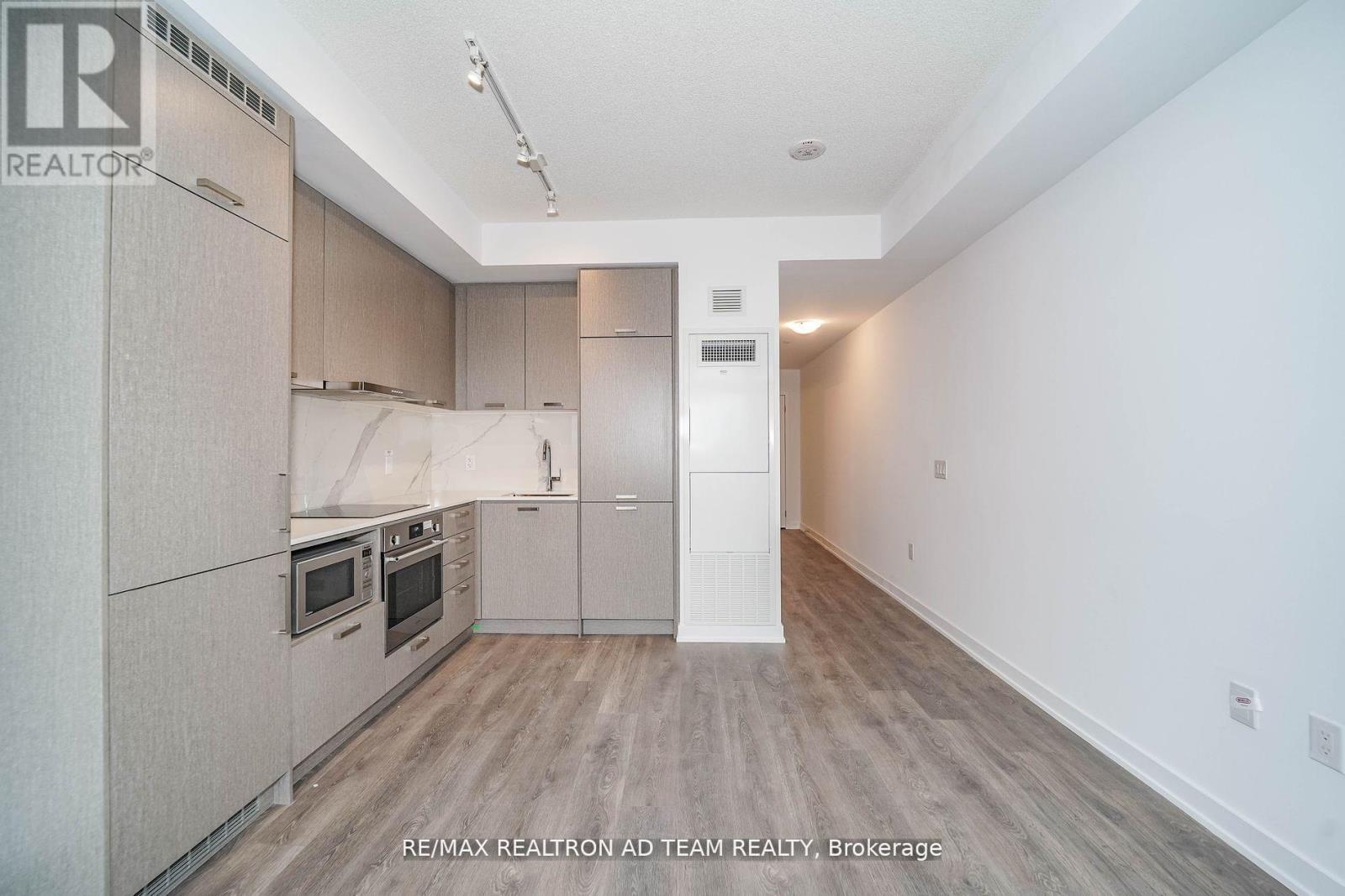 1017 - 38 Honeycrisp Crescent, Vaughan, Ontario  L4K 0M8 - Photo 8 - N12426553
