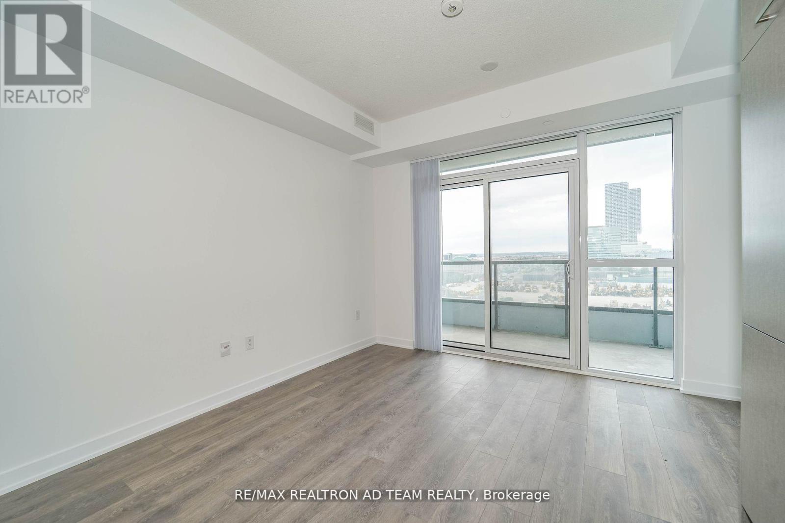 1017 - 38 Honeycrisp Crescent, Vaughan, Ontario  L4K 0M8 - Photo 9 - N12426553