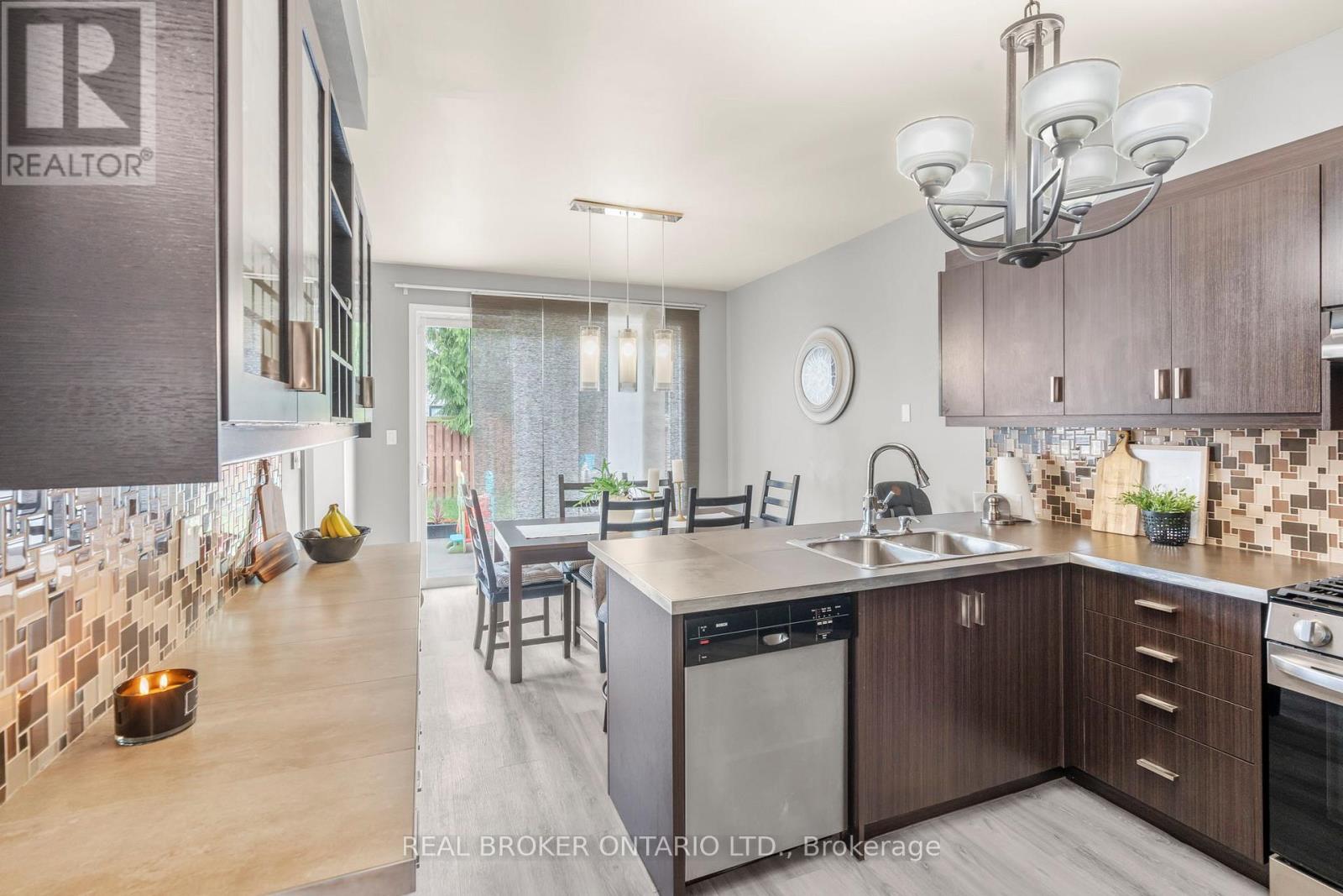 85 Laurier Avenue, Richmond Hill, Ontario  L4E 4P7 - Photo 13 - N12426609