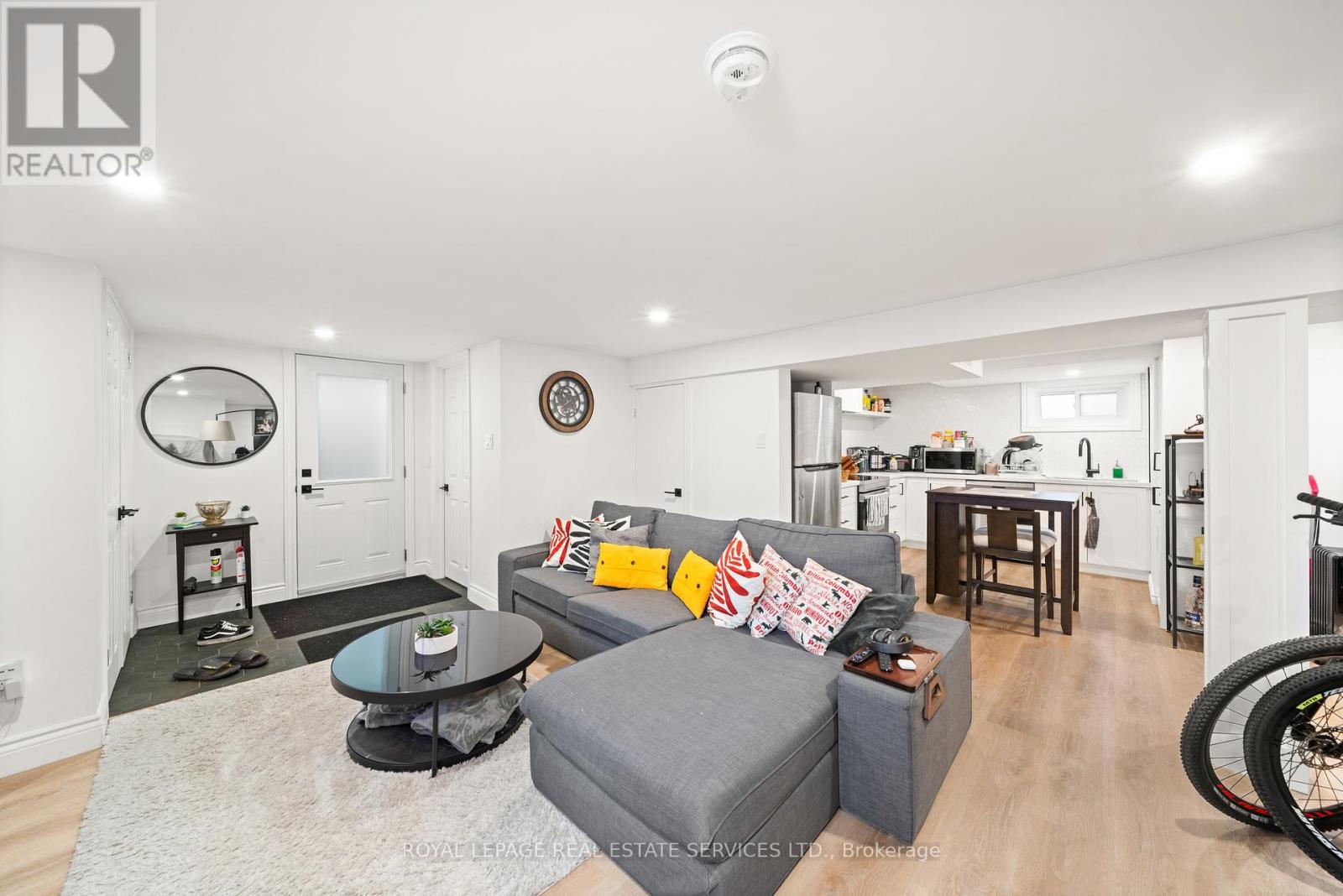 6 Corbett Crescent, Aurora, Ontario  L4G 2G1 - Photo 2 - N12426625