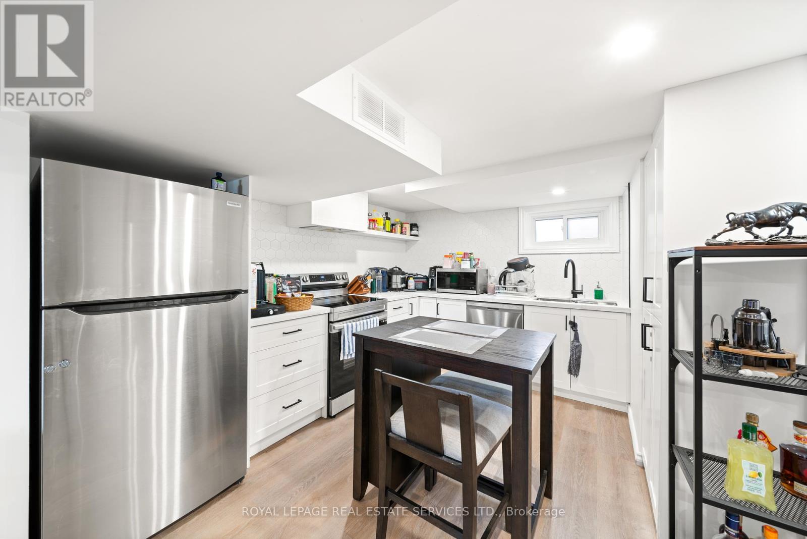 6 Corbett Crescent, Aurora, Ontario  L4G 2G1 - Photo 4 - N12426625