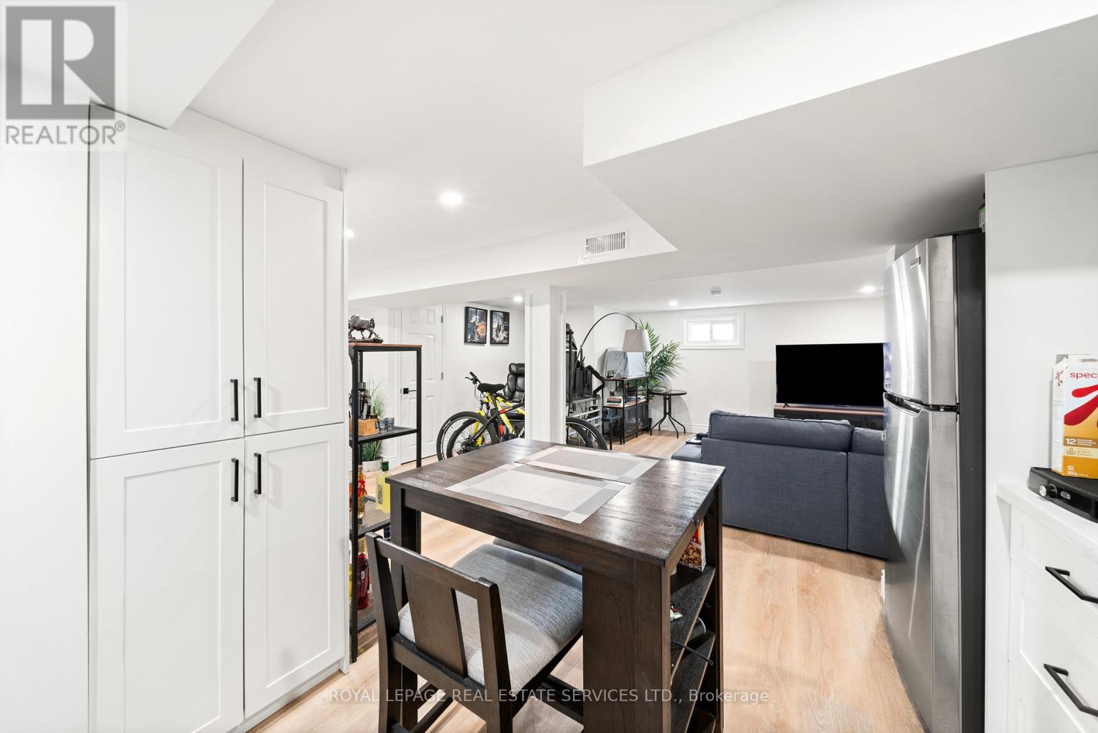 6 Corbett Crescent, Aurora, Ontario  L4G 2G1 - Photo 6 - N12426625