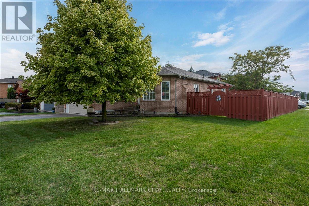 84 Pringle Drive, Barrie (Edgehill Drive), Ontario  L4N 0R2 - Photo 3 - S12426487