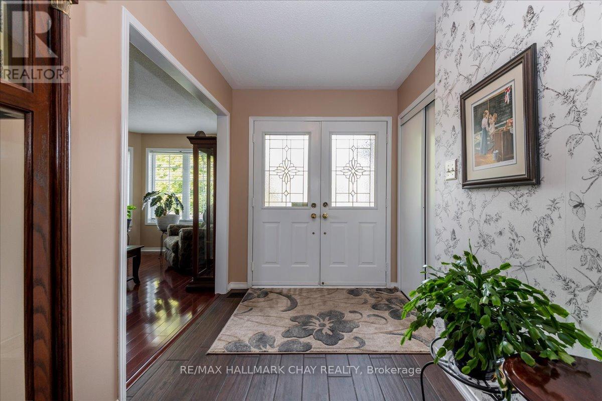84 Pringle Drive, Barrie (Edgehill Drive), Ontario  L4N 0R2 - Photo 4 - S12426487