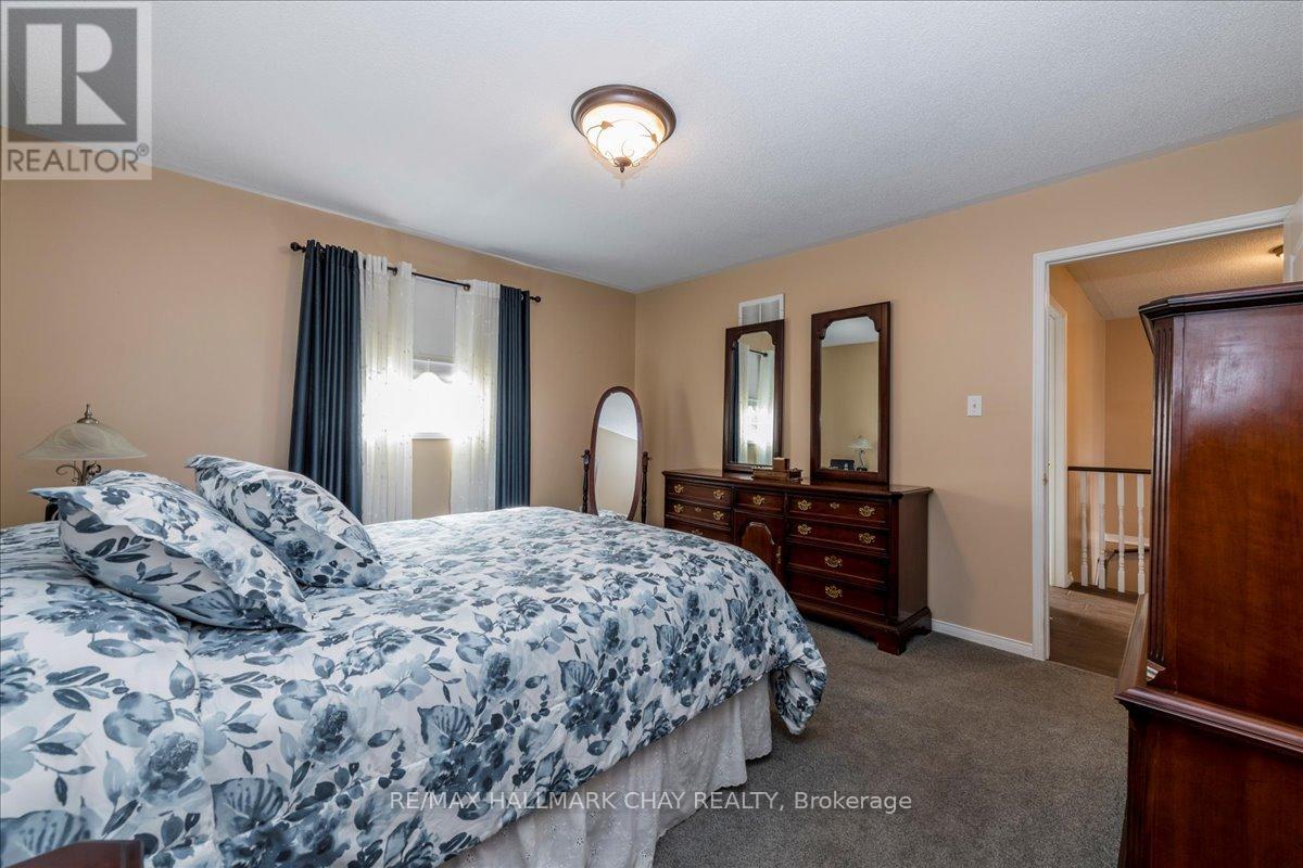 84 Pringle Drive, Barrie (Edgehill Drive), Ontario  L4N 0R2 - Photo 9 - S12426487