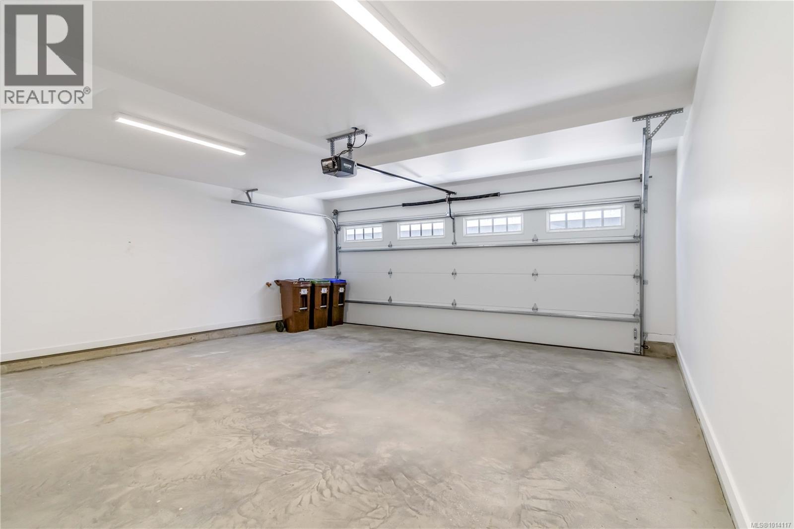 Th3 3450 Whittier Ave, Saanich, British Columbia  V8Z 3R2 - Photo 22 - 1014117