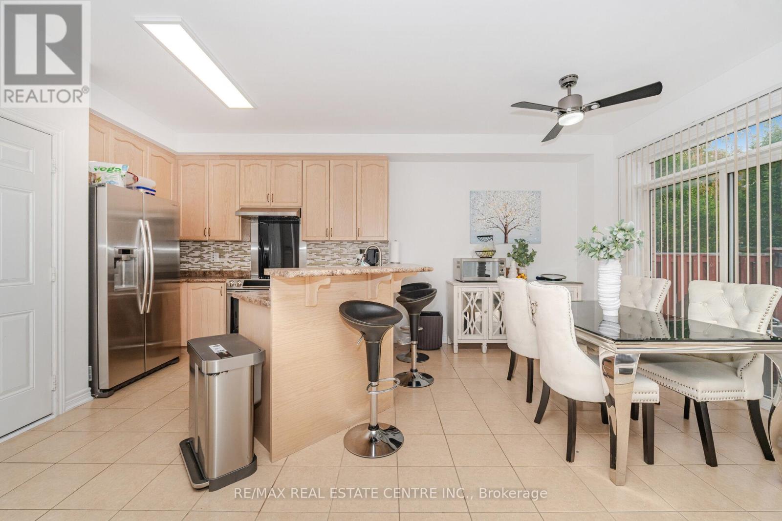 118 Connolly Crescent, Brampton, Ontario  L6R 0E3 - Photo 10 - W12426472