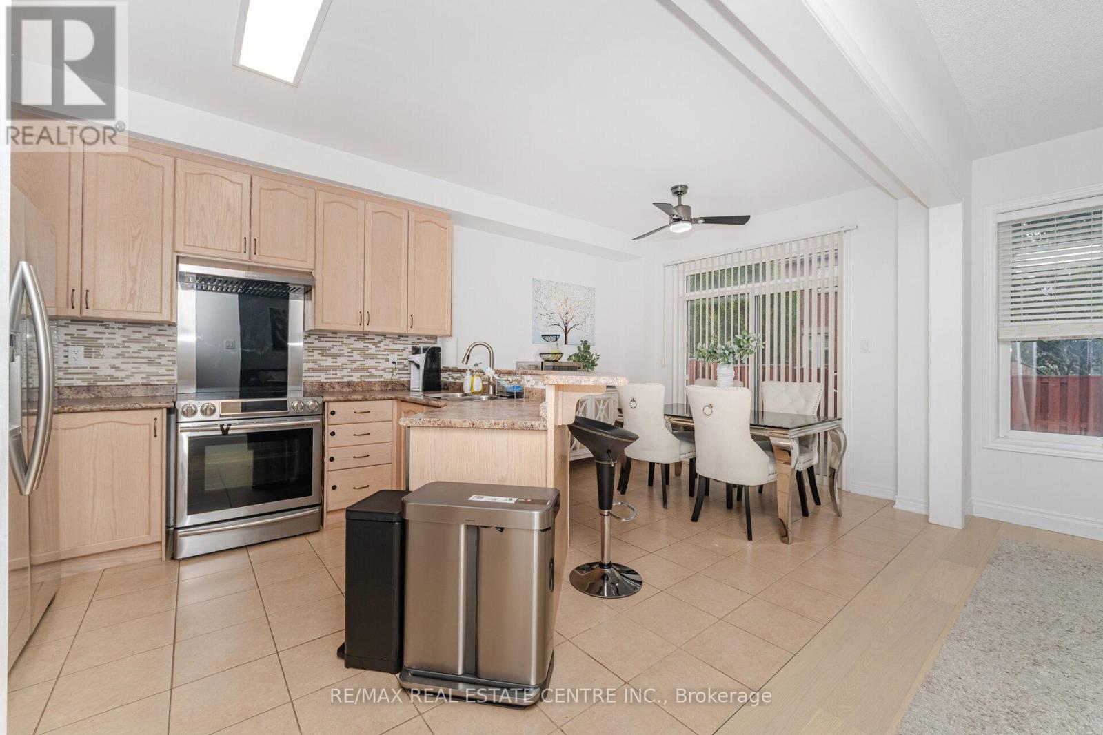 118 Connolly Crescent, Brampton, Ontario  L6R 0E3 - Photo 11 - W12426472