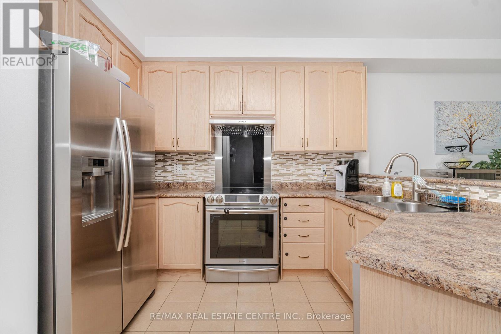 118 Connolly Crescent, Brampton, Ontario  L6R 0E3 - Photo 12 - W12426472