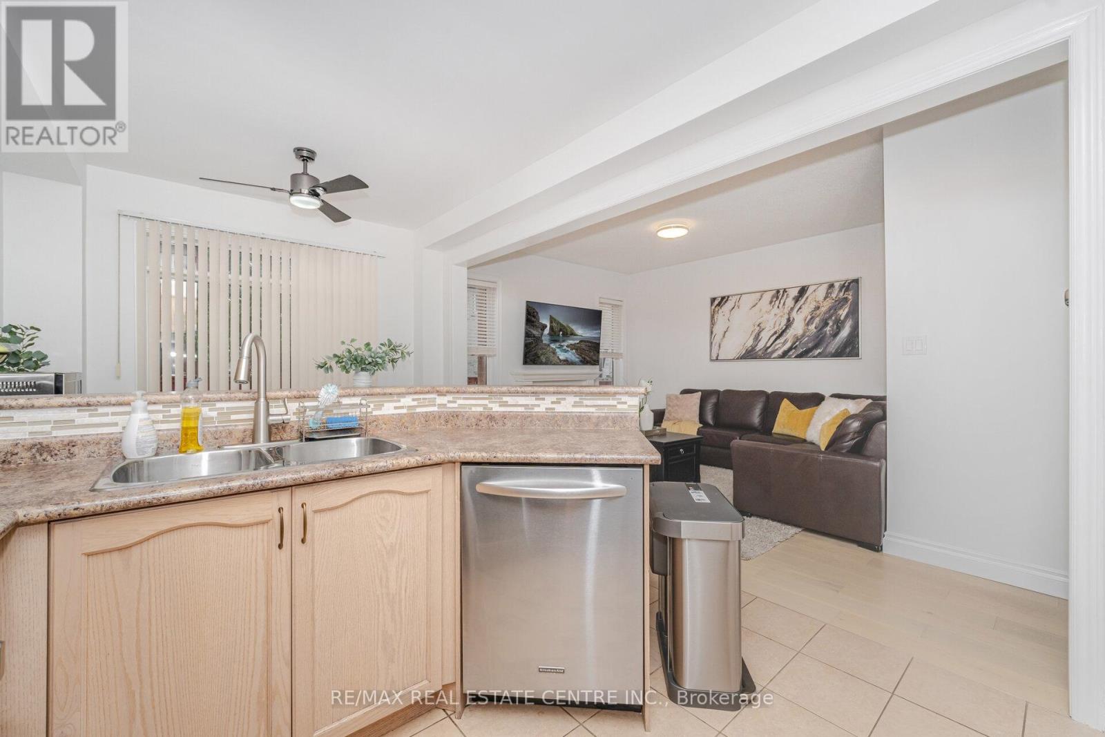 118 Connolly Crescent, Brampton, Ontario  L6R 0E3 - Photo 13 - W12426472