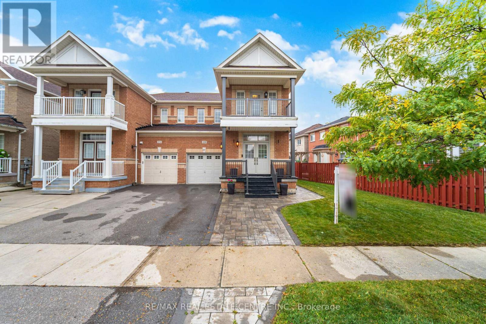 118 Connolly Crescent, Brampton, Ontario  L6R 0E3 - Photo 2 - W12426472